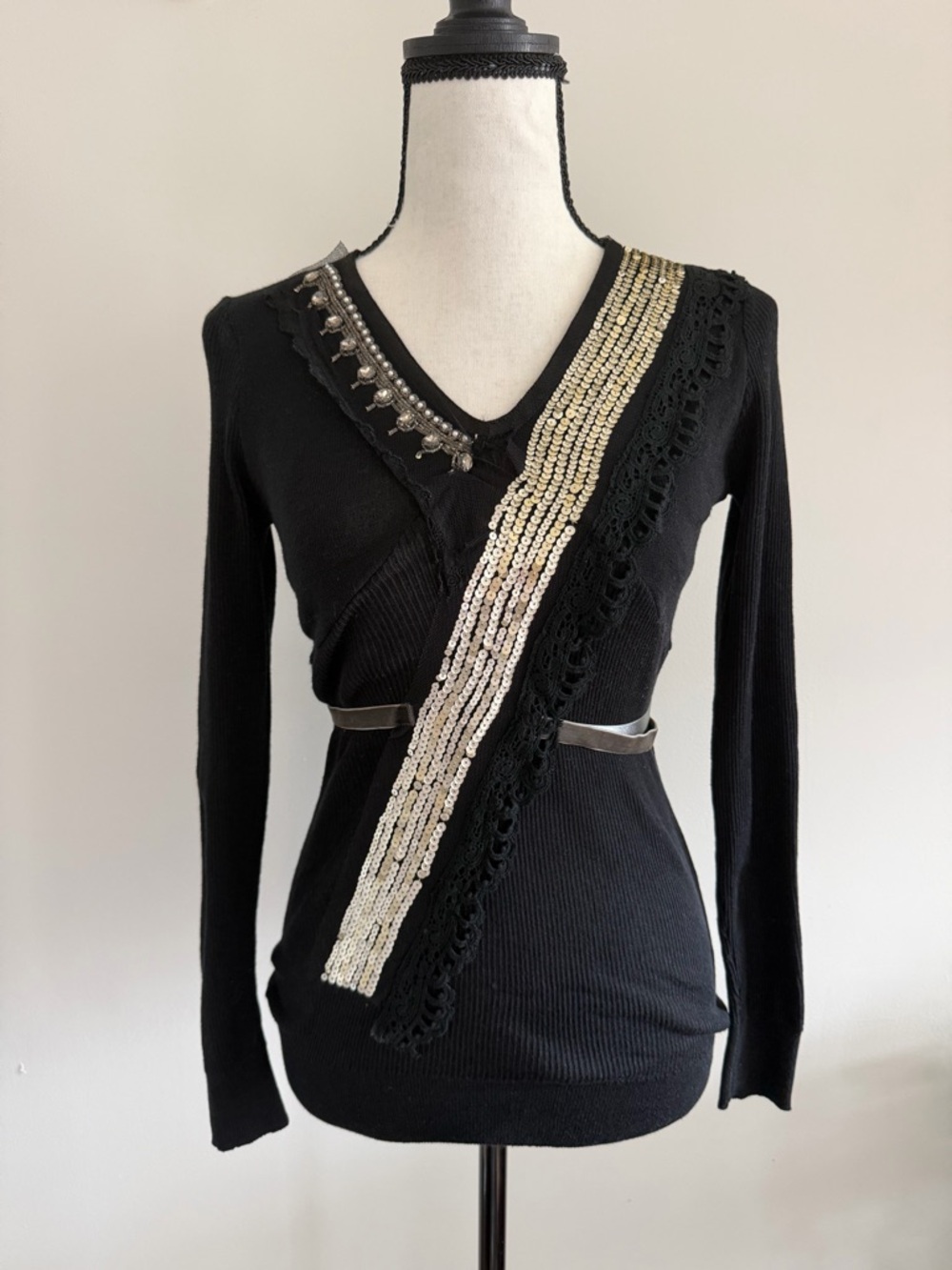 Debbrah Black V-Neck Longsleeve